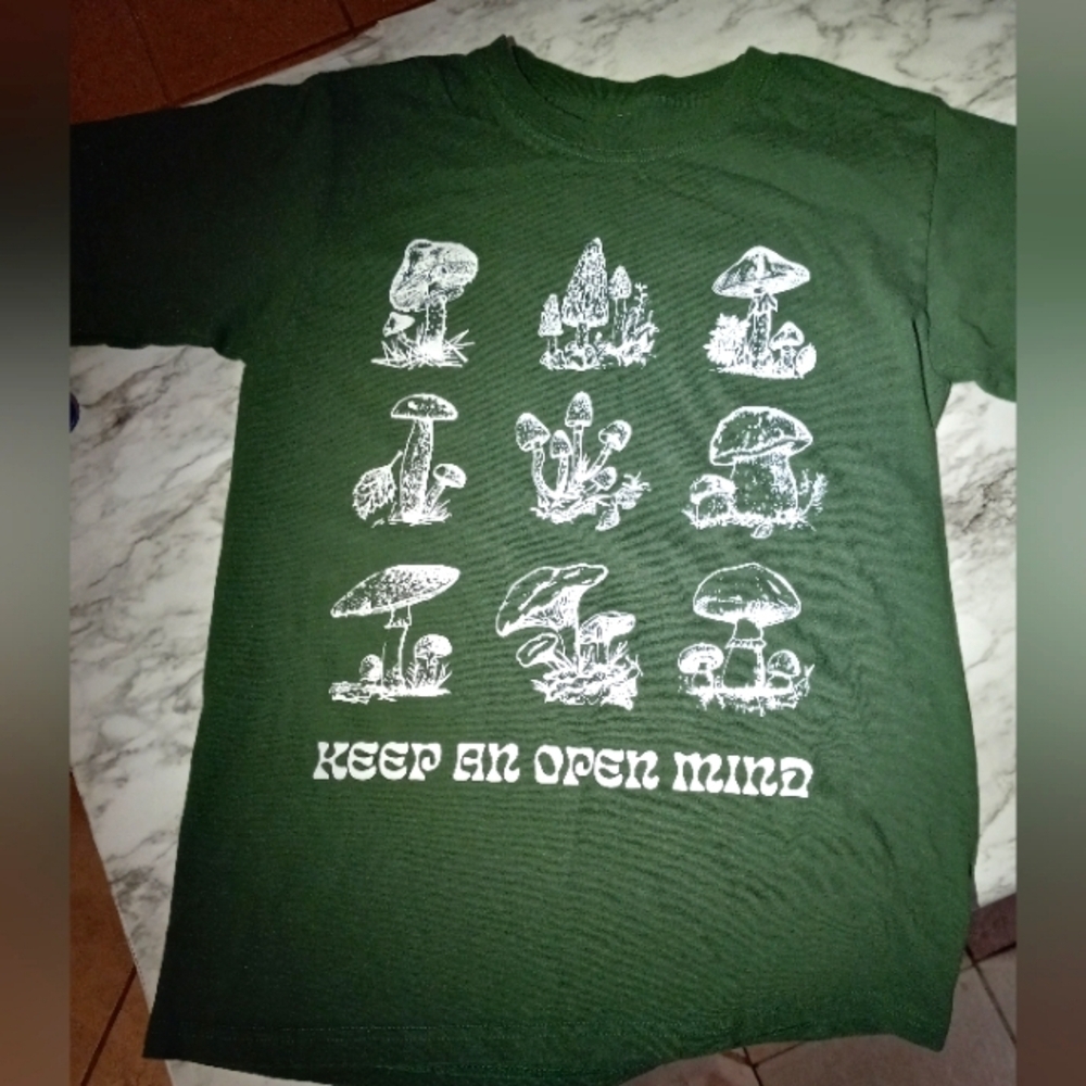 Mushroom T-shirt Keep an open mind